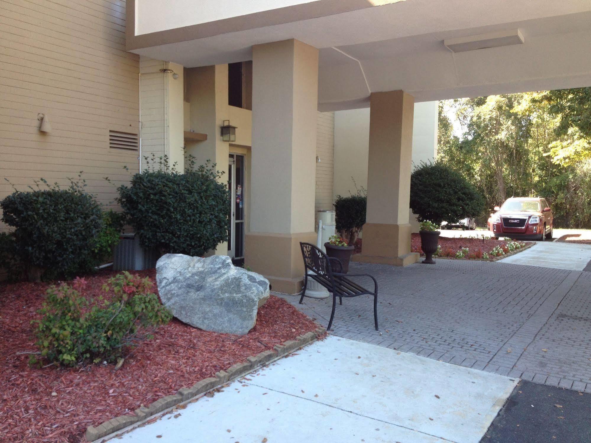 Baymont By Wyndham Charlotte-Airport Coliseum Exterior foto
